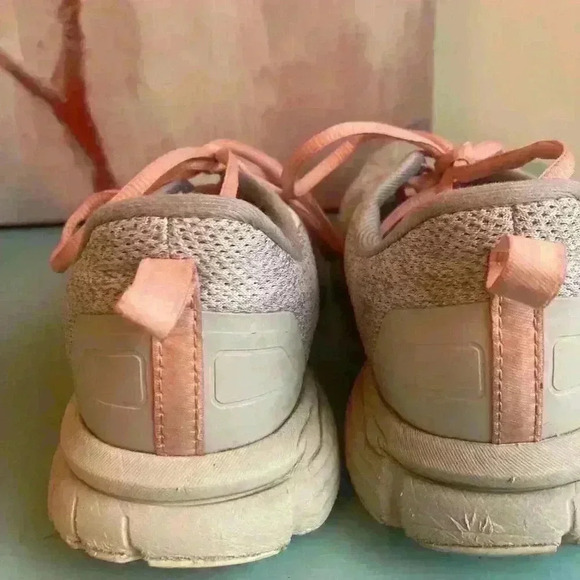 Brooks Anthem 3 Running Sneaker Women's Size 8.5 Gray Pink Peach Coral - Picture 8 of 12